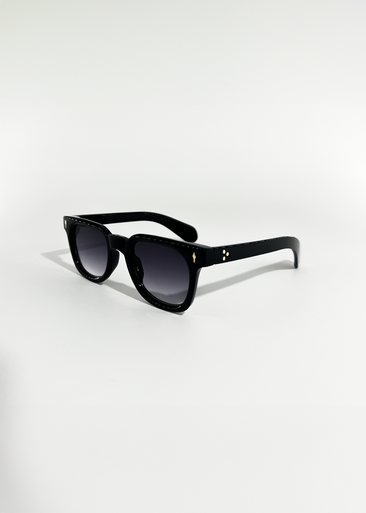 Lunettes de soleil noires iconiques – UV400 & Goldene Details